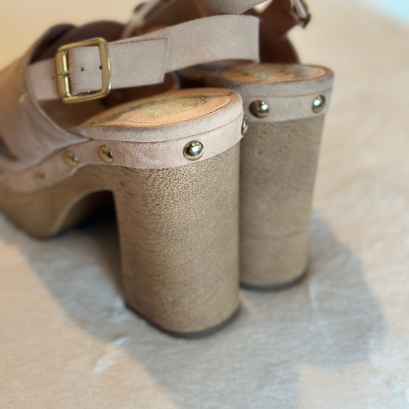 VINCE CAMUTO
Jenevya Womens Suede Peep-toe Platform Sandals In Beige size 7.5 - Picture 3 of 4